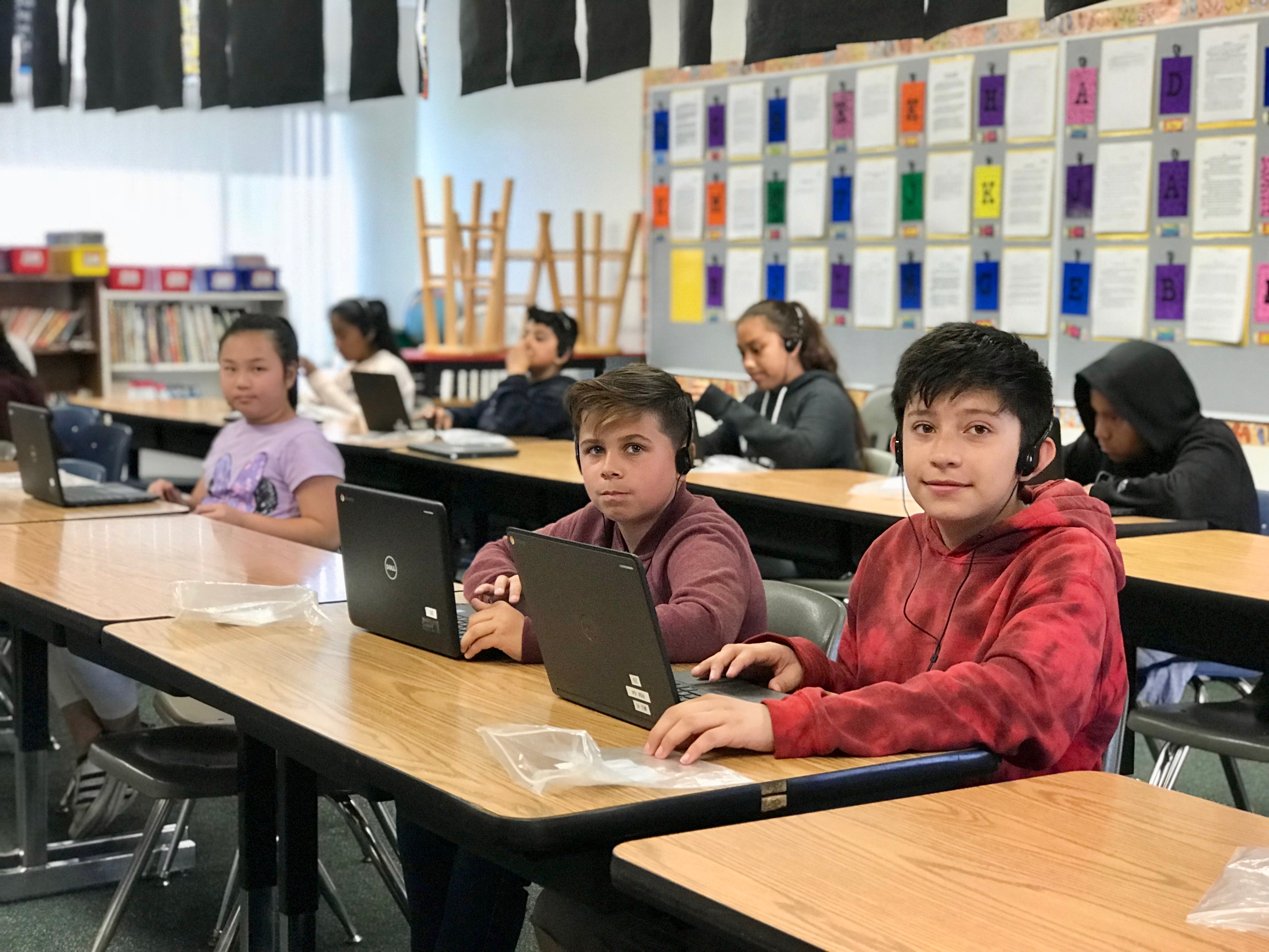 Home Marshall Elementary School Students Utilize Laptops And Other Forms Of Technology To Link Concepts Together